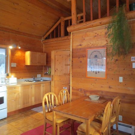 גולדן Blaeberry Mountain Lodge מראה חיצוני תמונה